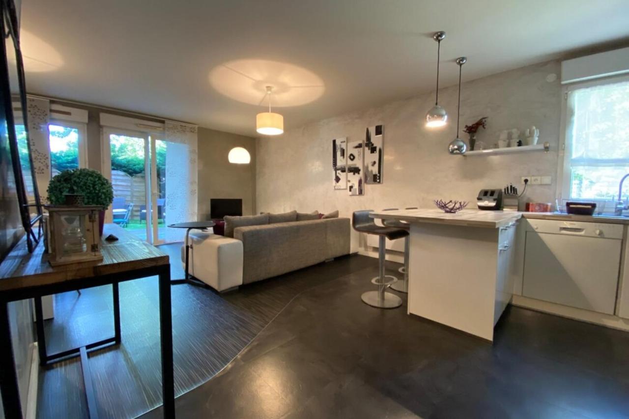 Bel Appartement Proche Tours Centre Bretonneau La Riche Bagian luar foto
